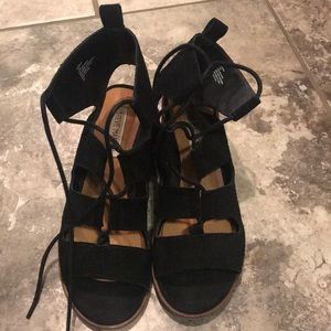 🚨FINAL MARKDOWN🚨Black lace up block heel sandals